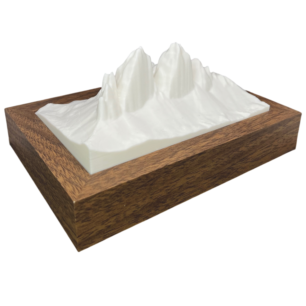 Tre Cime di Lavaredo en 3D sobre una estantería